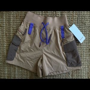 Lululemon multi pocket cargo hiking shorts